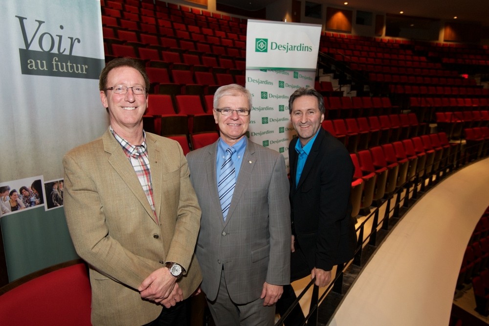 &Eacute;taient pr&eacute;sents Monsieur Fran&ccedil;ois Dub&eacute;, Directeur g&eacute;n&eacute;ral de la Fondation de l'Universit&eacute; de Sherbrooke, Monsieur Denis Par&eacute;, Pr&eacute;sident du conseil r&eacute;gional des caisses Desjardins des Cantons-de-l'Est et Monsieur Mario Tr&eacute;panier, Directeur g&eacute;n&eacute;ral du Centre Culturel.