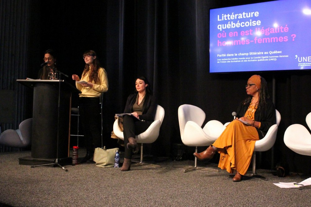 Charlotte Comtois, Isabelle Boisvert et Karine Rosso ont d&eacute;voil&eacute; les r&eacute;sultats de cette &eacute;tude sur l&rsquo;&eacute;galit&eacute; hommes-femmes dans le monde du livre qu&eacute;b&eacute;cois au Salon du livre de Montr&eacute;al, le 22 novembre&nbsp;2019.