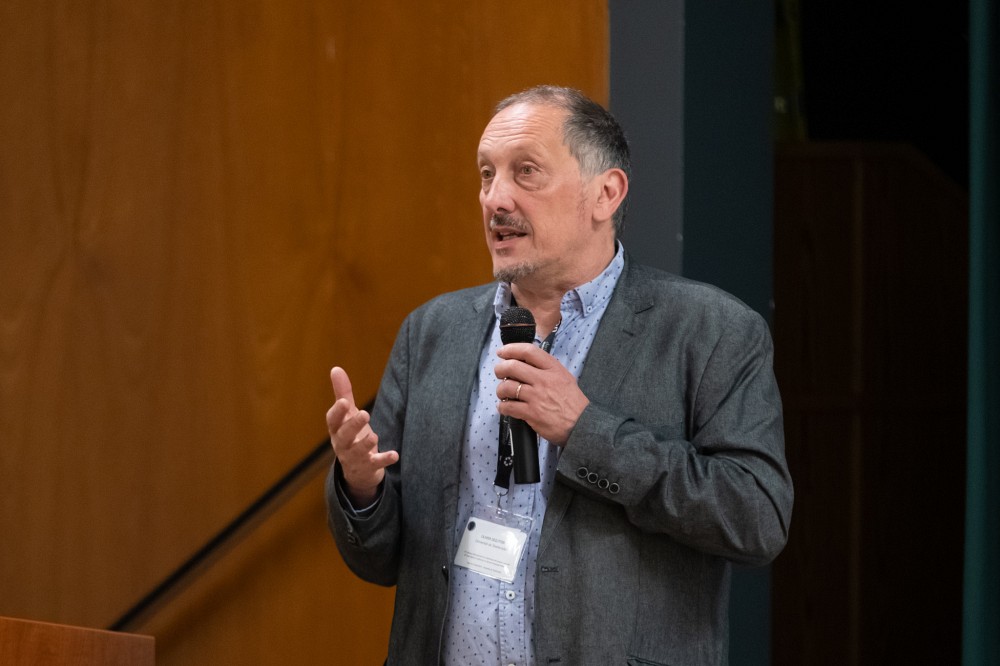 Le Pr Olivier Dezutter, codirecteur du D&eacute;partement de p&eacute;dagogie de la Facult&eacute; d'&eacute;ducation,&nbsp;codirecteur du Collectif CL&Eacute; et pr&eacute;sident des comit&eacute;s scientifique et d'organisation du colloque