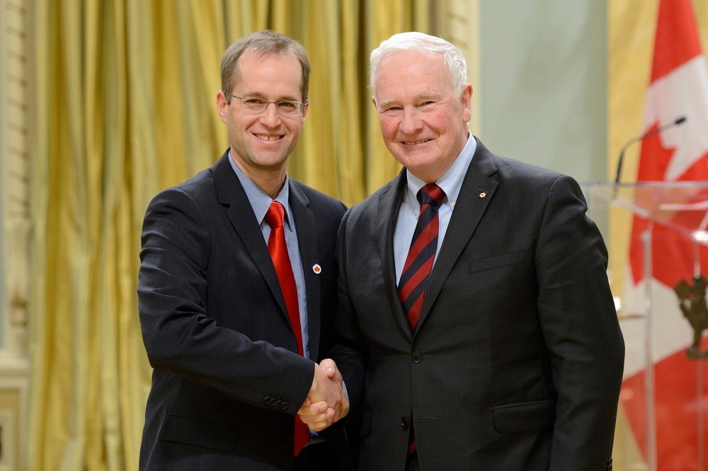 Pr Mark Vellend et Son Excellence le tr&egrave;s honorable David Johnston, Gouverneur g&eacute;n&eacute;ral du Canada.