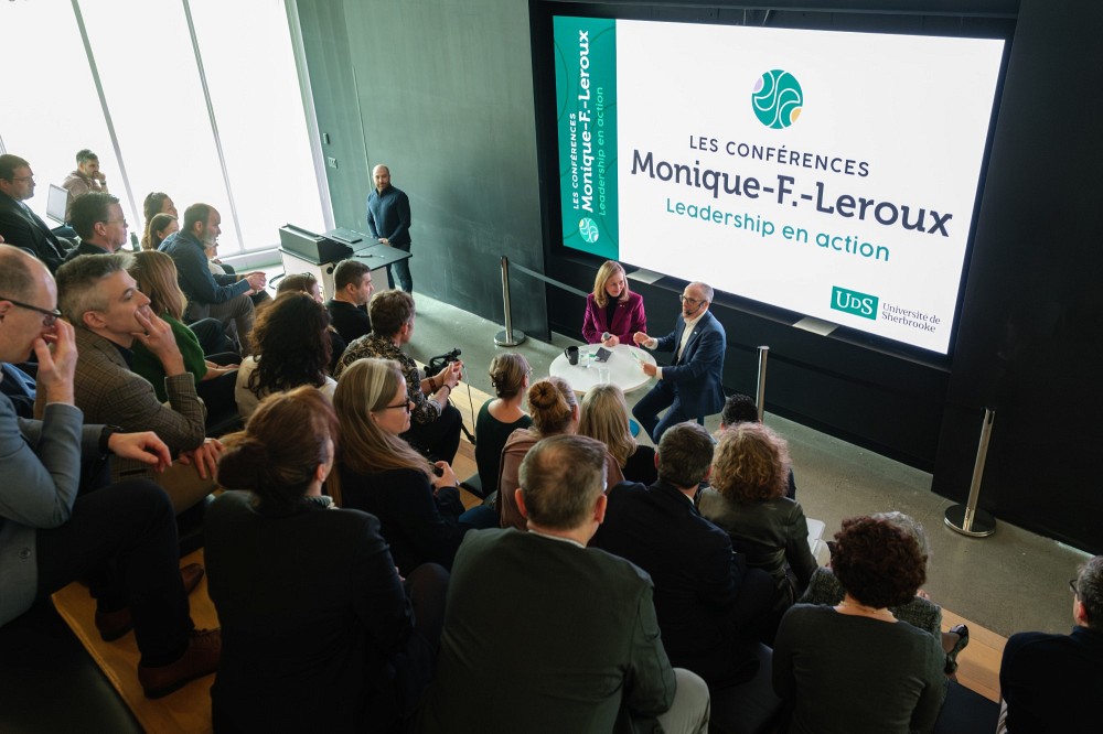 Monique F. Leroux a lanc&eacute; la premi&egrave;re conf&eacute;rence de la s&eacute;rie des&nbsp;Conf&eacute;rences Monique-F.-Leroux &ndash; Leadership en action&nbsp;le 19 mars &agrave; l'auditorium de l'Institut quantique, au Campus principal.&nbsp;