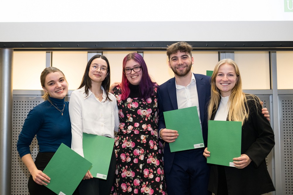 Les finalistes de la finale locale UdeS D&eacute;lie ta langue! en mars 2022.