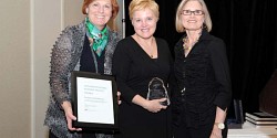 La professeure Patricia Bourgault reçoit le <em>Prix du Projet Interprofessionnel en soins infirmiers 2013</em>