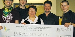 L'association des étudiants en génie donne 4200 $ à deux organismes