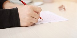 Répondre aux questions à développement en examen