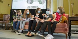 Des jeunes accompagnés de Dr Claude Cyr et son équipe, s'investissent dans la recherche
