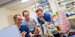 Pr Daniel Lafontaine, membre de l'IPS, et son équipe viennent d'élaborer le prototype d'une toute nouvelle classe d'antibiotiques.