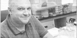 Le professeur Robert Day et son équipe ont découvert une nouvelle cible thérapeutique qui pourrait freiner le développement du cancer de la prostate.