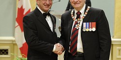 Aurel Schofield honoré pour sa brillante carrière