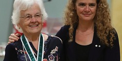 Égalité des sexes : l'historienne sherbrookoise Micheline Dumont reçoit le Prix du Gouverneur général
