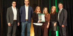 Isabelle Le Pain reçoit le Prix de la contribution à la réussite académique