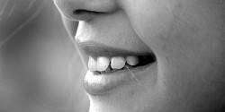 Distributrice de sourires