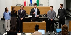 Pas de réseaux sociaux avant 16 ans : c’est ce que proposent les étudiantes et étudiants en droit