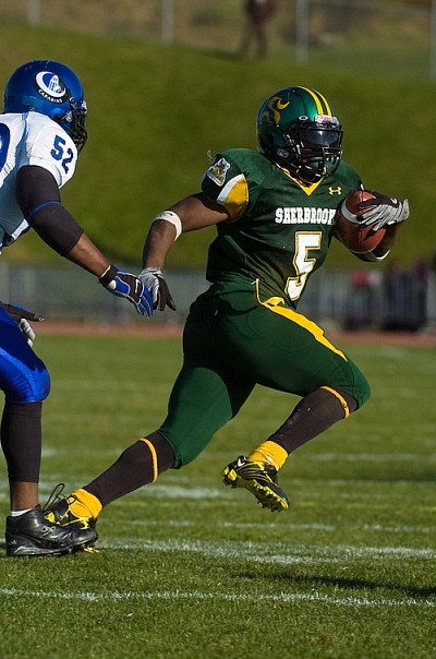 Pascal Fils a complété le match avec des gains de 172&nbsp;verges au sol en 33&nbsp;courses.