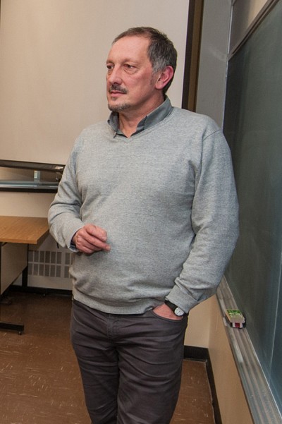 Olivier Dezutter est professeur &agrave; la Facult&eacute; d'&eacute;ducation et codirecteur du&nbsp;Collectif de recherche sur la continuit&eacute; des apprentissages en lecture et en &eacute;criture.