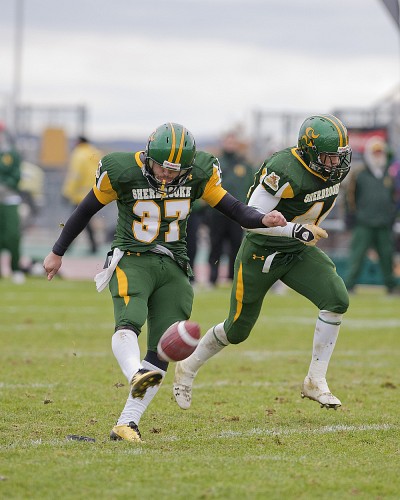 William Dion a connu un bon match, avec 493 verges en 11 d&eacute;gagements.