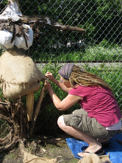 Sylvie Lavoie, &eacute;tudiante au certificat en arts visuels, lors de la production de Pimihl&ocirc;sek