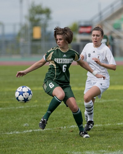 Malgr&eacute; les efforts de Camille Vandenberghe, qui a &eacute;t&eacute; choisie joueuse du match chez le Vert&nbsp;&&nbsp;Or, les repr&eacute;sentantes de l'UdeS n'ont pas &eacute;t&eacute; en mesure de vaincre les Carabins.