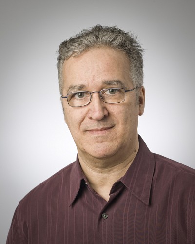 Les d&eacute;marches du professeur Andr&eacute; Duhamel&nbsp;l'ont amen&eacute; &agrave; rassembler pr&egrave;s de 1000 volumes.