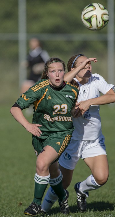 Laura Veilleux a &eacute;t&eacute; l'une des deux buteuses du Vert & Or face au Rouge et Or vendredi &agrave; Qu&eacute;bec, dans un revers de 4-2.