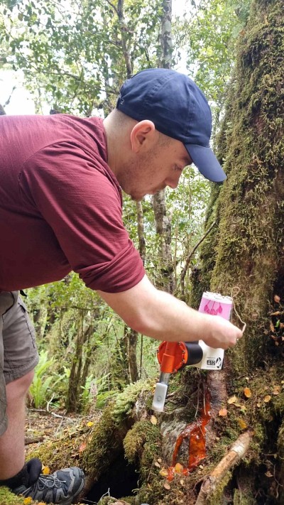 L&eacute;opold en action dans la montagne pendant son stage.