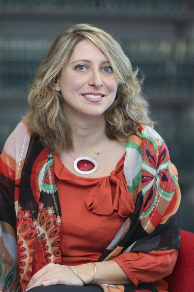 La professeure Am&eacute;lie Favreau est professeure en droit priv&eacute; &agrave; l&rsquo;Universit&eacute; Grenoble Alpes ainsi que directrice de la F&eacute;d&eacute;ration de recherche innovation, connaissance et soci&eacute;t&eacute; et duprogramme IDEX TIQuA.