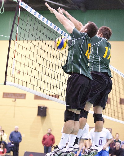 Le centre Pierre-Marc Lussier (no&nbsp;17) a connu un bon match face au Rouge et Or de l'Universit&eacute; Laval.