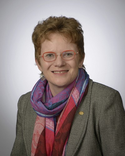 Marie Beaulieu, professeure &agrave; l'&Eacute;cole de travail social de l'Universit&eacute; de Sherbrooke et titulaire de la Chaire de recherche sur la maltraitance envers les personnes a&icirc;n&eacute;es.