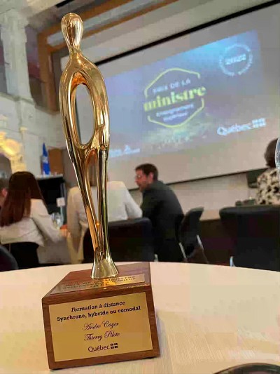 Le travail de design du cours a &eacute;t&eacute; jug&eacute; tr&egrave;s impressionnant par le comit&eacute; d&rsquo;&eacute;valuation&nbsp;qui a &eacute;galement mentionn&eacute; que l&rsquo;innovation de ce cours devrait influencer les fa&ccedil;ons de faire en p&eacute;dagogie musicale.