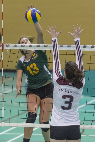 Sarah-Jeanne Meunier-B&eacute;dard est dominante depuis le d&eacute;but de la saison, au sein de la formation f&eacute;minine de volleyball Vert & Or.