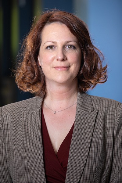 La professeure de l'&Eacute;cole de politique appliqu&eacute;e Catherine C&ocirc;t&eacute; pilote le projet de recherche &laquo; Comportement politique 2.0 &raquo;.