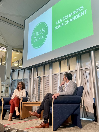 Les deux copr&eacute;sidents de l'&eacute;dition 2021-2022 de UdeS Monde, Malika Bajjaje, directrice g&eacute;n&eacute;rale du Festival des traditions du Monde et du Festival cin&eacute;ma du monde de Sherbrooke, et M. Enrique Correa-Molina, professeur &agrave; la Facult&eacute; d'&eacute;ducation.