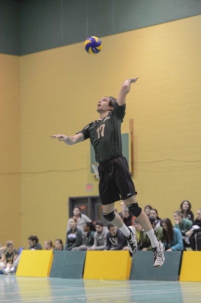 Le volleyeur Daniel Moreau a &eacute;t&eacute; s&eacute;lectionn&eacute; au sein de l'&eacute;quipe d'&eacute;toiles des recrues de SIC.