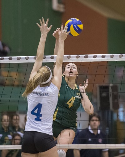 Roxanne Hasseni a &eacute;t&eacute; choisie joueuse du match dans la victoire du Vert&nbsp;&&nbsp;Or sur les Carabins en premi&egrave;re ronde consolation, vendredi au Championnat SIC de volleyball f&eacute;minin.