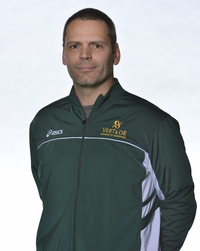 L'entra&icirc;neur de l'&eacute;quipe masculine de volleyball Vert&nbsp;&&nbsp;Or, Marc Lussier