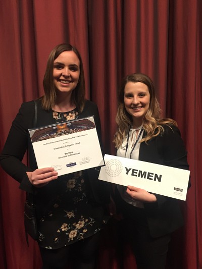 Rosalie Tremblay et Catherine Villeneuve Lavoie, heureuses d'avoir re&ccedil;u cette distinction.