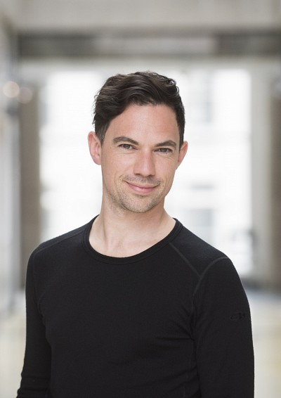 Jean-Philippe Ayotte-Beaudet, chercheur r&eacute;gulier du CREAS et professeur au D&eacute;partement d'enseignement au pr&eacute;scolaire et au primaire de l'Universit&eacute; de Sherbrooke.