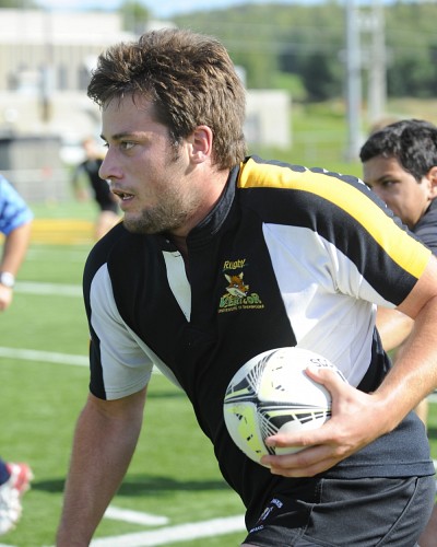 Simon Magnan a r&eacute;ussi deux essais dans une victoire de 25&nbsp;&agrave;&nbsp;17 du Vert&nbsp;&&nbsp;Or sur les Carabins de l'Universit&eacute; de Montr&eacute;al.
