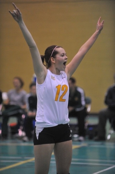 La passeuse Marianne Labbé connaît un excellent tournoi à l'Omnium des Carabins.