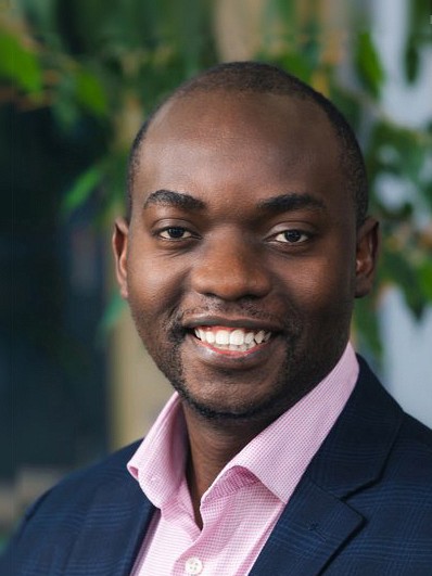 Conf&eacute;rencier appr&eacute;ci&eacute;, auteur de nombreux articles sur l&rsquo;orientation scolaire des personnes &eacute;tudiantes internationales et l&rsquo;int&eacute;gration professionnelle des personnes immigrantes, Emmanuel Kambi est un formateur reconnu en mati&egrave;re de gestion de diversit&eacute; culturelle en emploi.