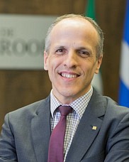 Le recteur de l'UdeS, le Pr Pierre Cossette