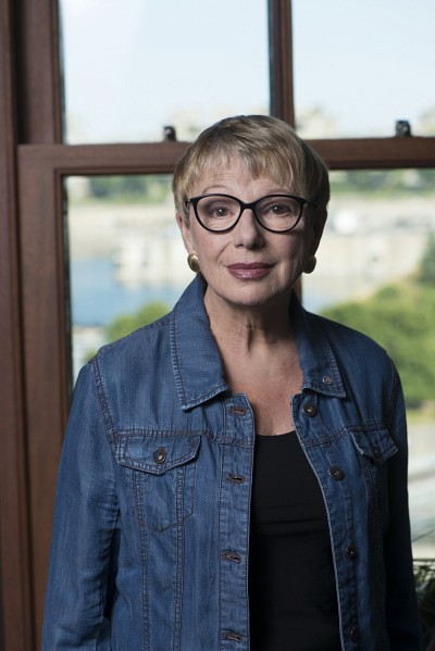 France Th&eacute;oret, laur&eacute;ate du prix Athanase-David 2012