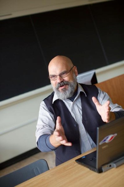 L&eacute;on Robichaud, directeur du D&eacute;partement d&rsquo;histoire