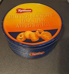 Karine a gard&eacute; la bo&icirc;te &agrave; biscuits de sa m&egrave;re.