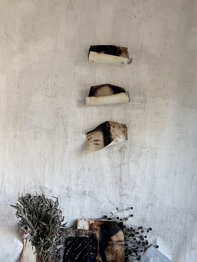 Sara A.Tremblay, Tout t'emp&ecirc;che et autoportraits de la s&eacute;rie L'&eacute;veil (2006), 28 octobre 2021.