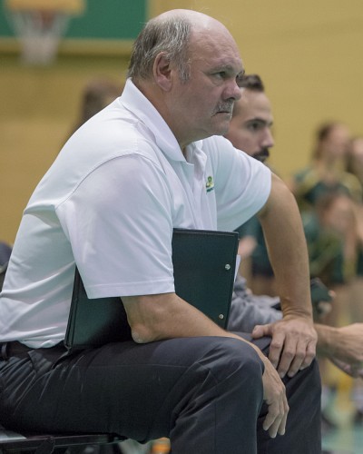 L'entra&icirc;neur de l'&eacute;quipe f&eacute;minine de volleyball Vert & Or, Denis Fontaine.