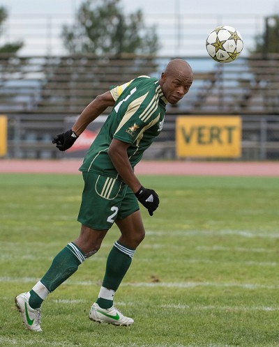 Le d&eacute;fenseur&nbsp;Kalambayi Junias N'Goyi a disput&eacute; sa derni&egrave;re partie &agrave; titre de porte-couleurs du Vert&nbsp;&&nbsp;Or dans une d&eacute;faite de 2 &agrave;&nbsp;1 en demi-finale du circuit de soccer universitaire int&eacute;rieur, dimanche &agrave; L&eacute;vis.