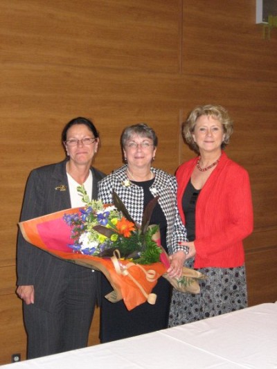 Denise Gaudreau, pr&eacute;sidente de l&rsquo;Ordre r&eacute;gional, C&eacute;cile Michaud et Gyslaine Desrosiers, pr&eacute;sidente de l&rsquo;Ordre des infirmi&egrave;res et infirmiers du Qu&eacute;bec.