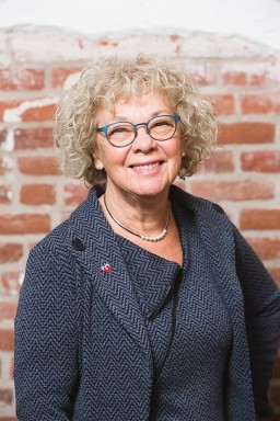 H&eacute;l&egrave;ne Cajolet-Lagani&egrave;re, laur&eacute;ate du prix Georges-&Eacute;mile-Lapalme 2019.