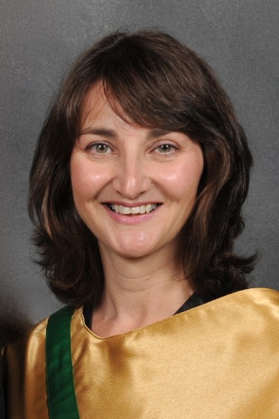 Ghislaine Lavertu, dipl&ocirc;m&eacute;e du baccalaur&eacute;at en traduction professionnelle et laur&eacute;ate du prix Excellence 2012 de l'OTTIAQ.